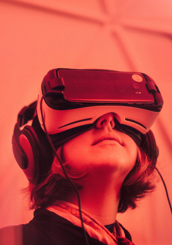 Kid wearing VR glasses